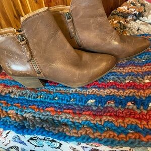 Frye Double Zip Bootie in Camel color size 7.5